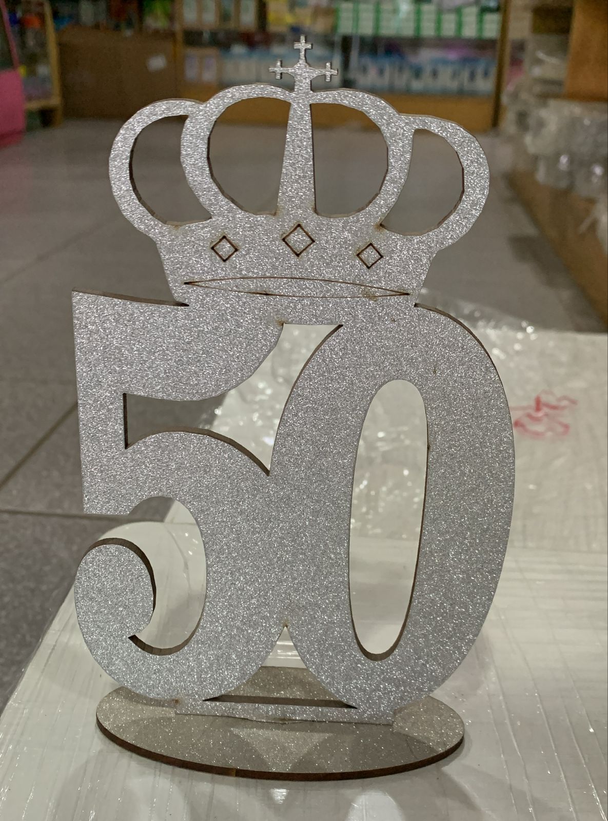 SOUVENIR GRANDE 50 AÑOS CON CORONA PLATEADO