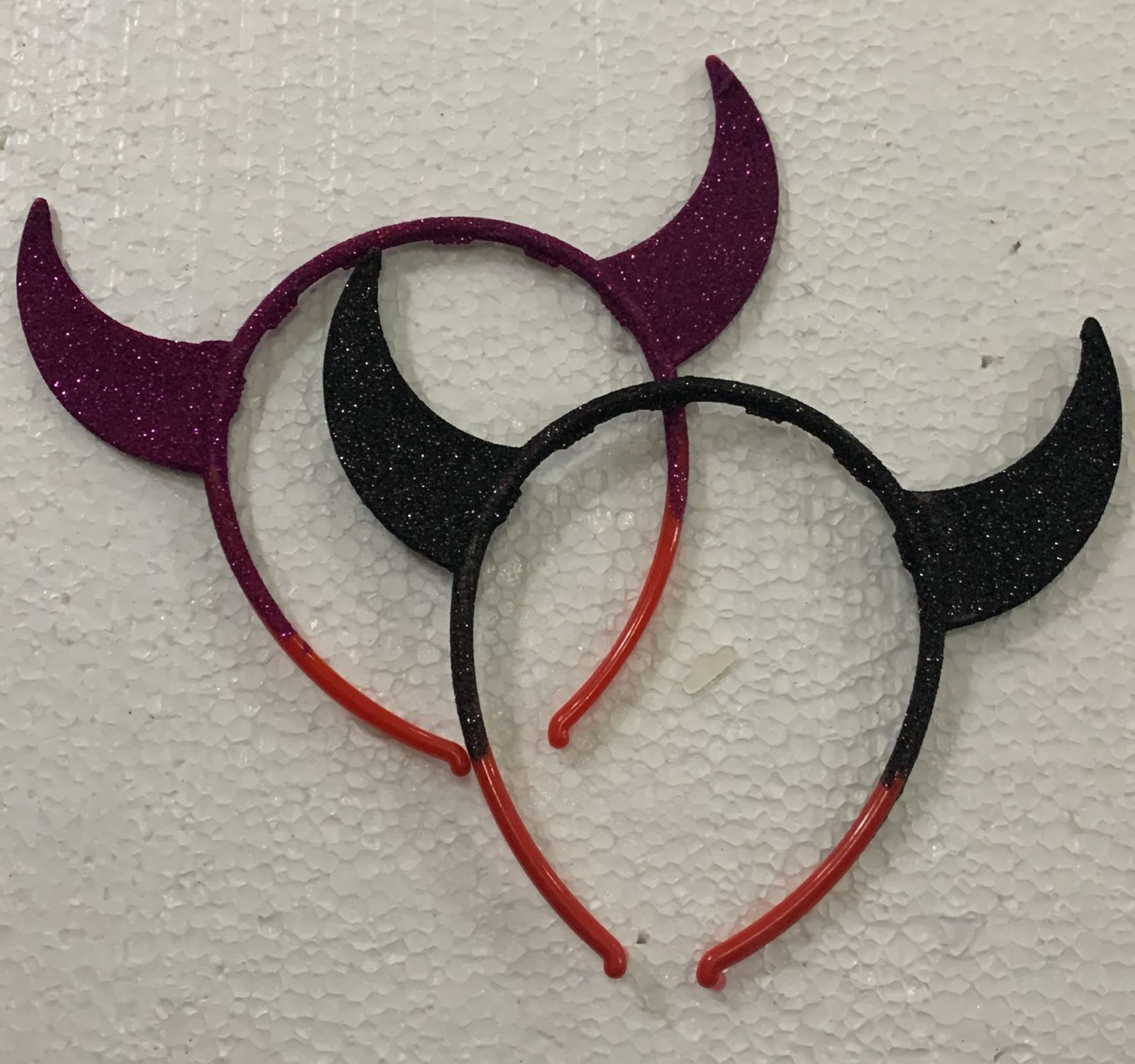 VINCHA DEMONIO CON BRILLO