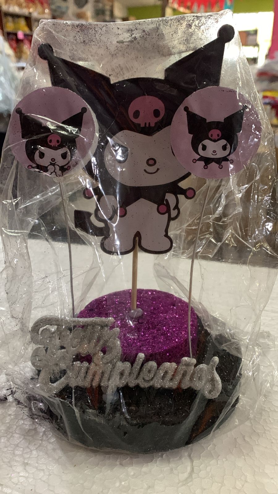 ADORNO CON BRILLO FELIZ CUMPLEAÑOS KUROMI